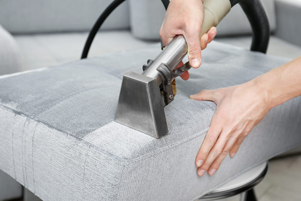 Jak pozbyć się nieprzyjemnego zapachu z tapicerki meblowej - sprawdzone metody